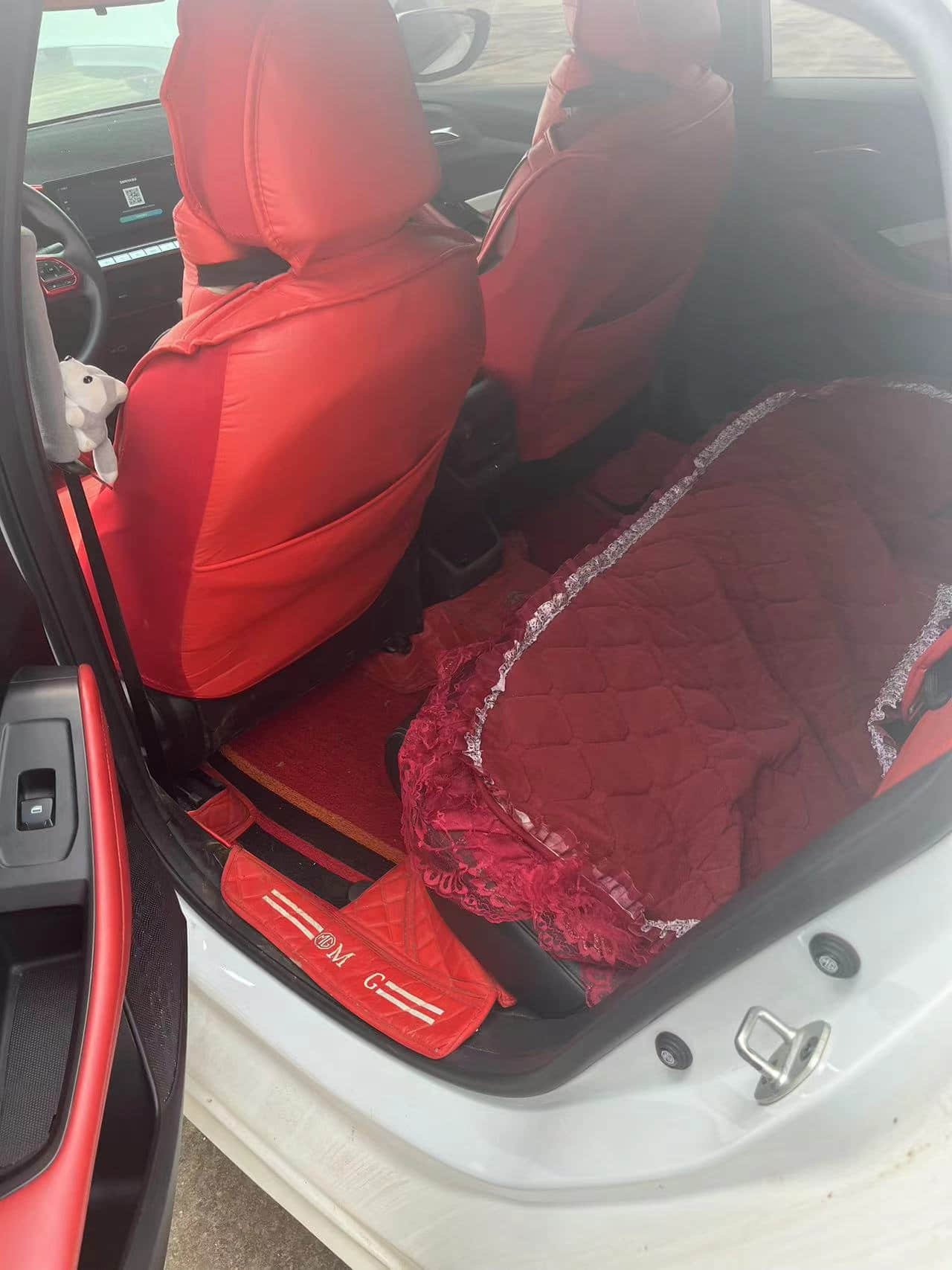 Cheap Used MG 5 2021 180DVVT CVT White Automatic Gasoline sedan Voiture occasion pas cher Second Hand Used Cars For Sale From China